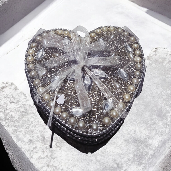 NEW Set Of 4 Elegant Silver Heart With Stones Coasters NWT Size 4.5 Inches - Picture 3 of 3